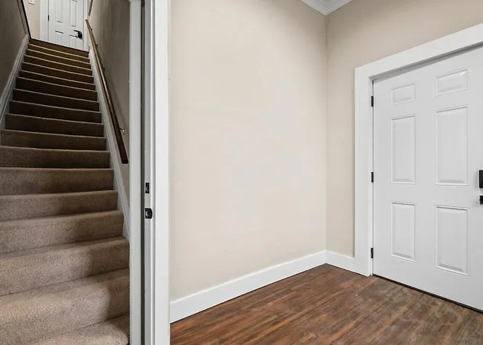 Family Retreat 2 Homes, Decks, Yard And Parking * Pittsburgh