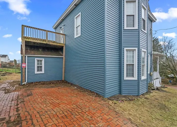 Family Retreat 2 Homes, Decks, Yard And Parking * Pittsburgh