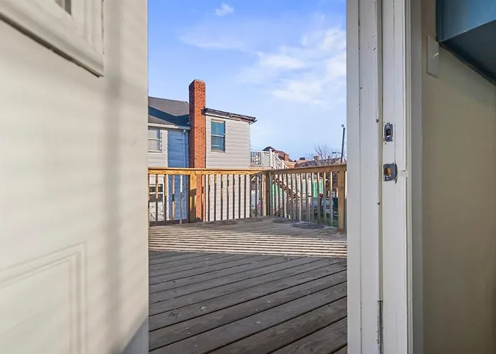 Family Retreat 2 Homes, Decks, Yard And Parking Сasa de vacaciones *