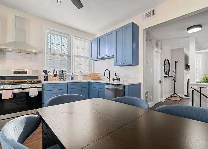 Family Retreat 2 Homes, Decks, Yard And Parking * Pittsburgh