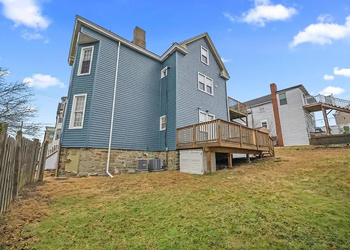 Сasa de vacaciones Family Retreat 2 Homes, Decks, Yard And Parking Pittsburgh